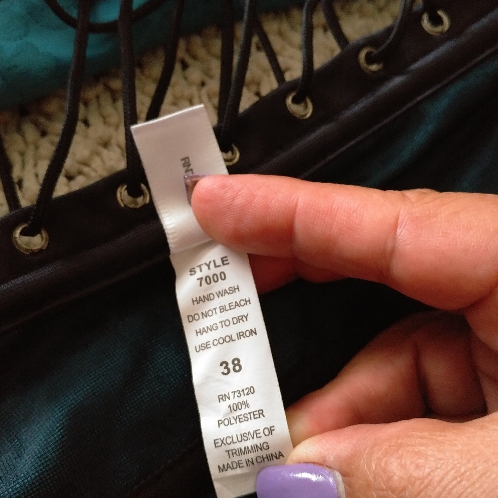 Corset - Picture 4 of 6